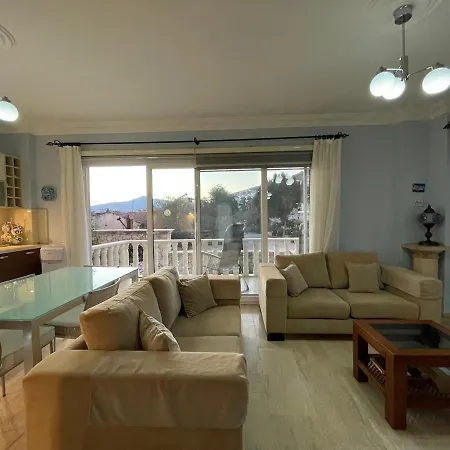 Apartment Sweet Family House